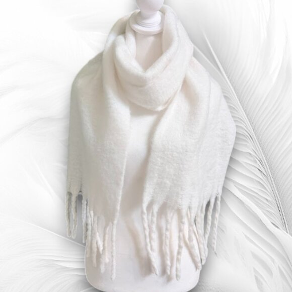 Soft White Oversized Winter Scarf With Fringe – Cozy Blanket Shawl Wrap - Picture 1 of 6